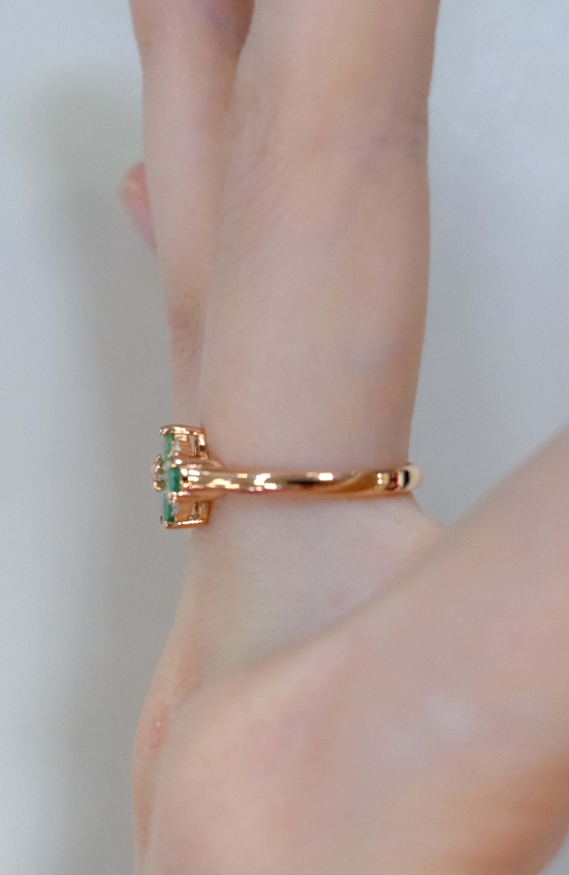 Серебряное кольцо с изумрудами